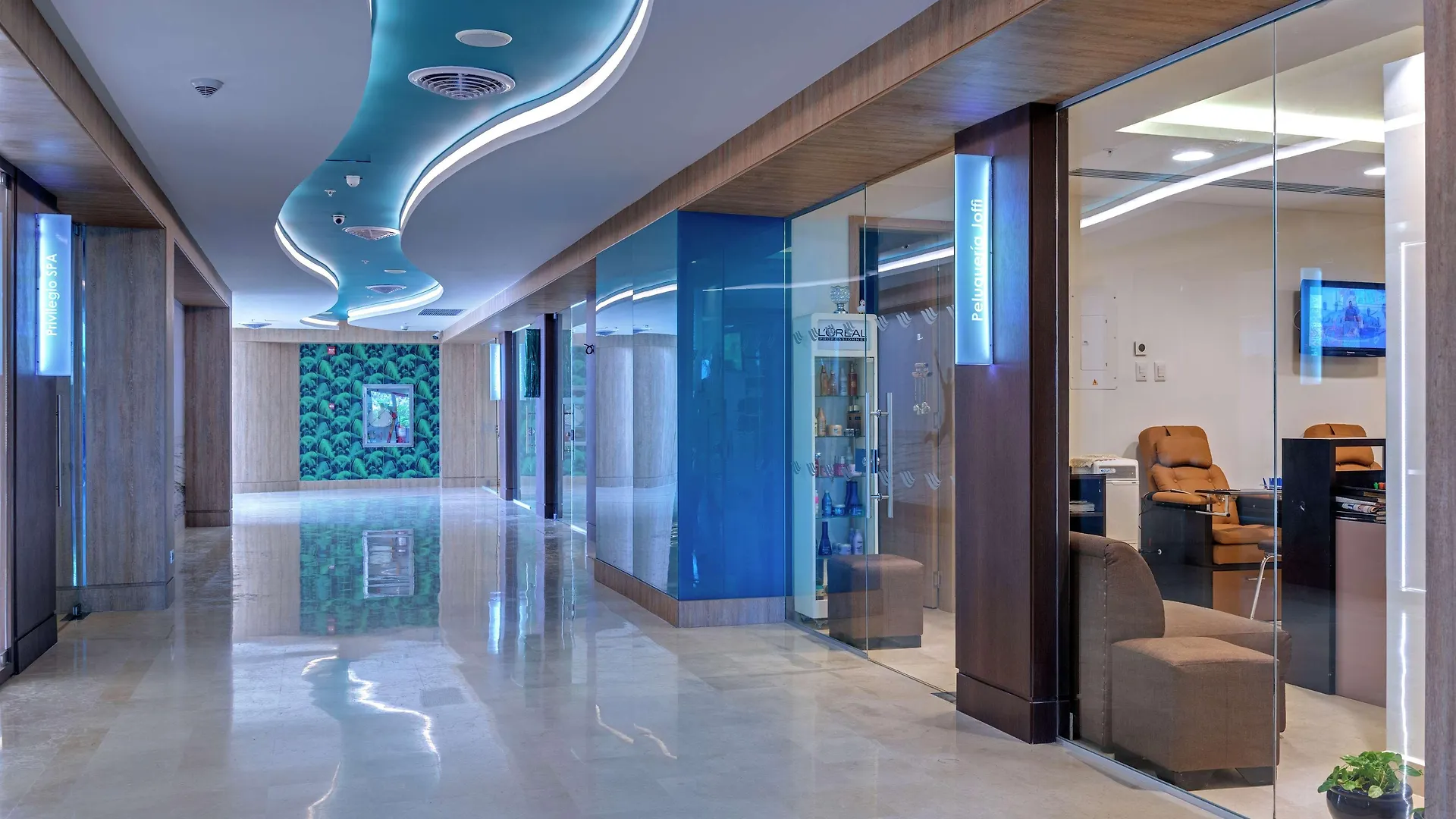 Hilton Cartagena Otel 4*,